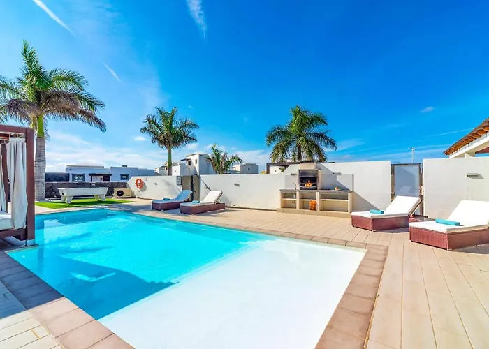Villa Lorena By *