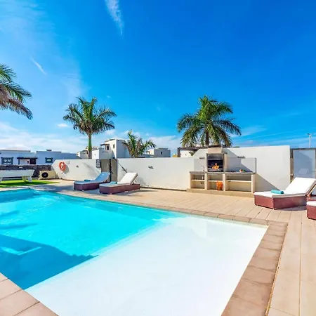 Villa Lorena By *